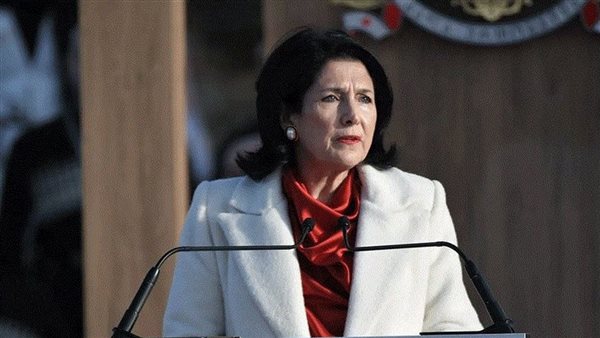 رئيسة جورجيا: أدعو ماكرون لإخراج القوقاز من النفوذ الروسي
