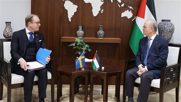 رئيس وزراء فلسطين يبحث مع وزير خارجية السويد الجهود الإغاثية في غزة