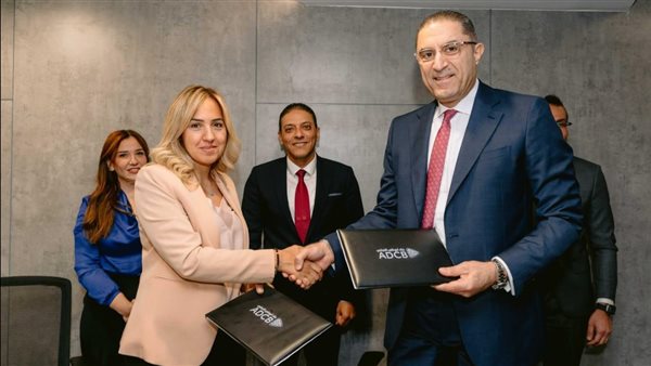 بنك أبوظبي التجاري يوقع اتفاقية شراكة مع "فيزا" لدعم جهود التحول الرقمي 