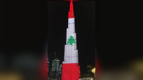 : برج خليفة في دبي يشع بألوان العلم اللبناني والاحتفال بعيد الاستقلال