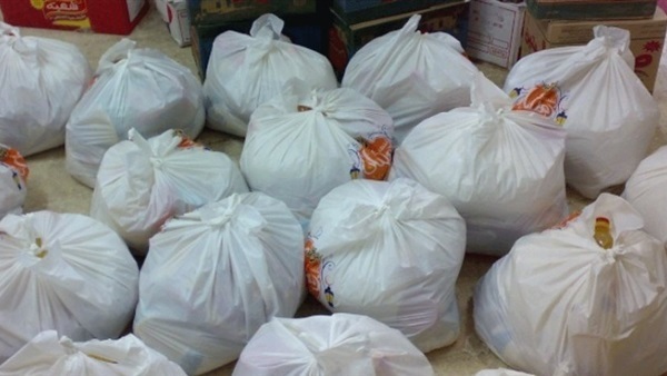 : توزيع شنط رمضانية على أهالى قرى أبو الريش بحرى في أسوان
