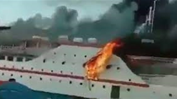 البوابة نيوز: فيديو| اندلاع حريق فى سفينة شرقي إندونيسيا